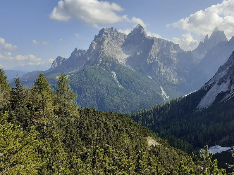 Výhled na masív Croda Rossa nad Sestem